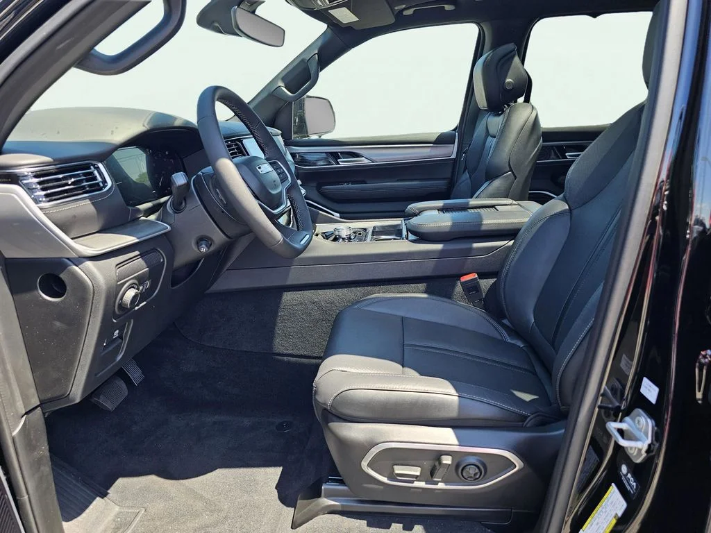 New 2026 High Gloss Black Exterior Paint Jeep Limited Reserve image 17