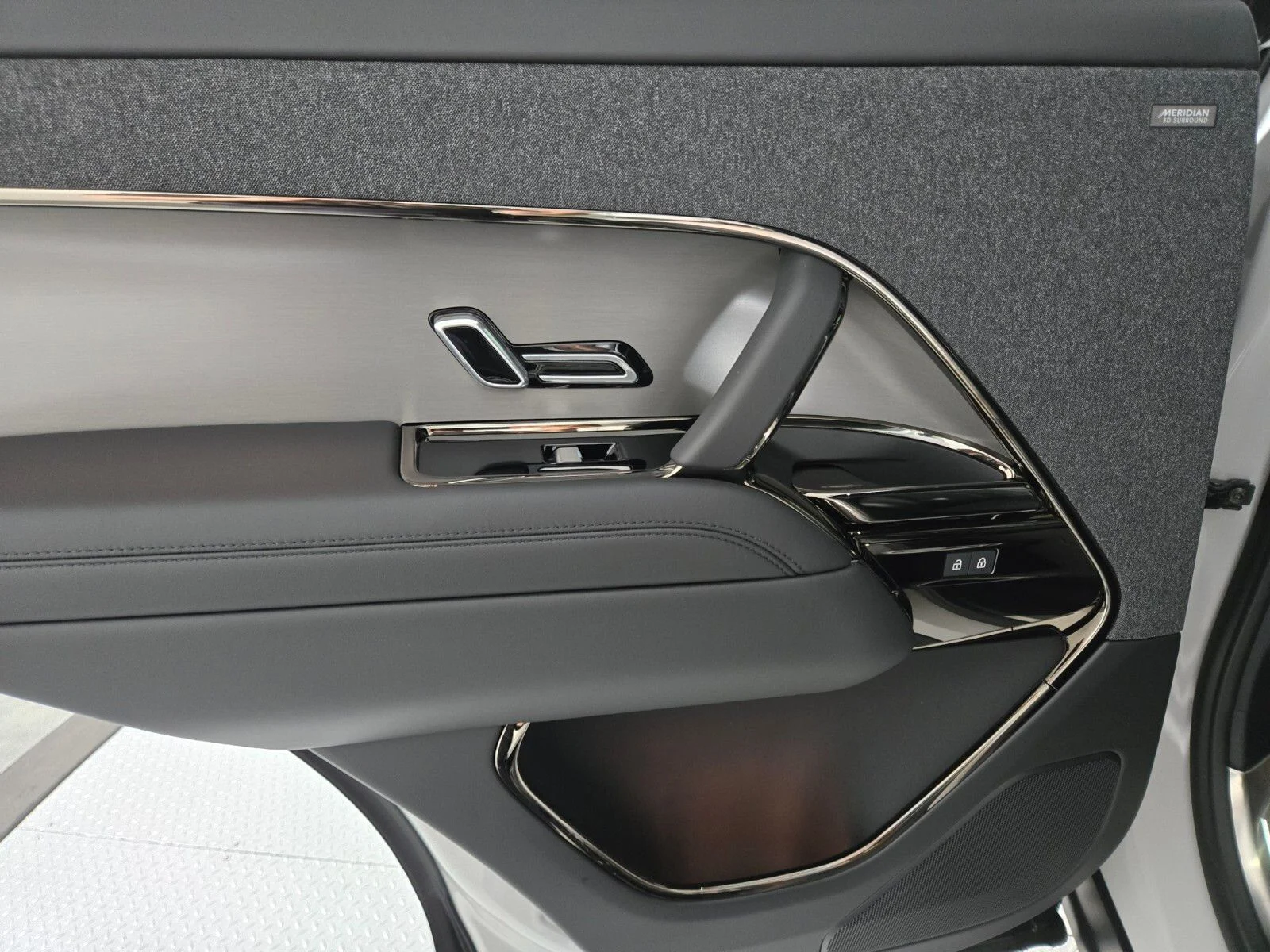 New 2026 Borasco Grey Land Rover Dynamic SE image 21