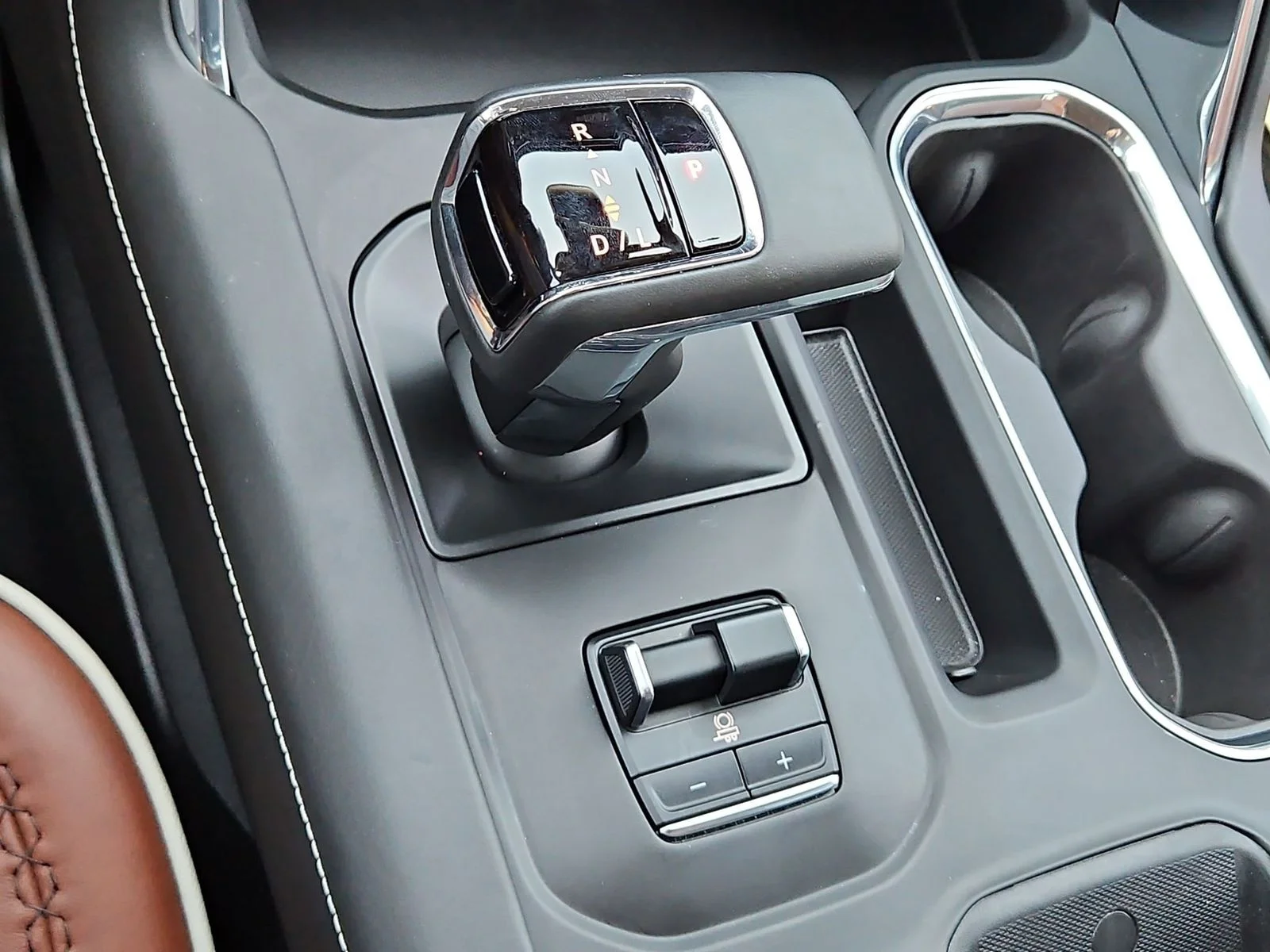 Used 2025 Sterling GMC Denali Ultimate image 16