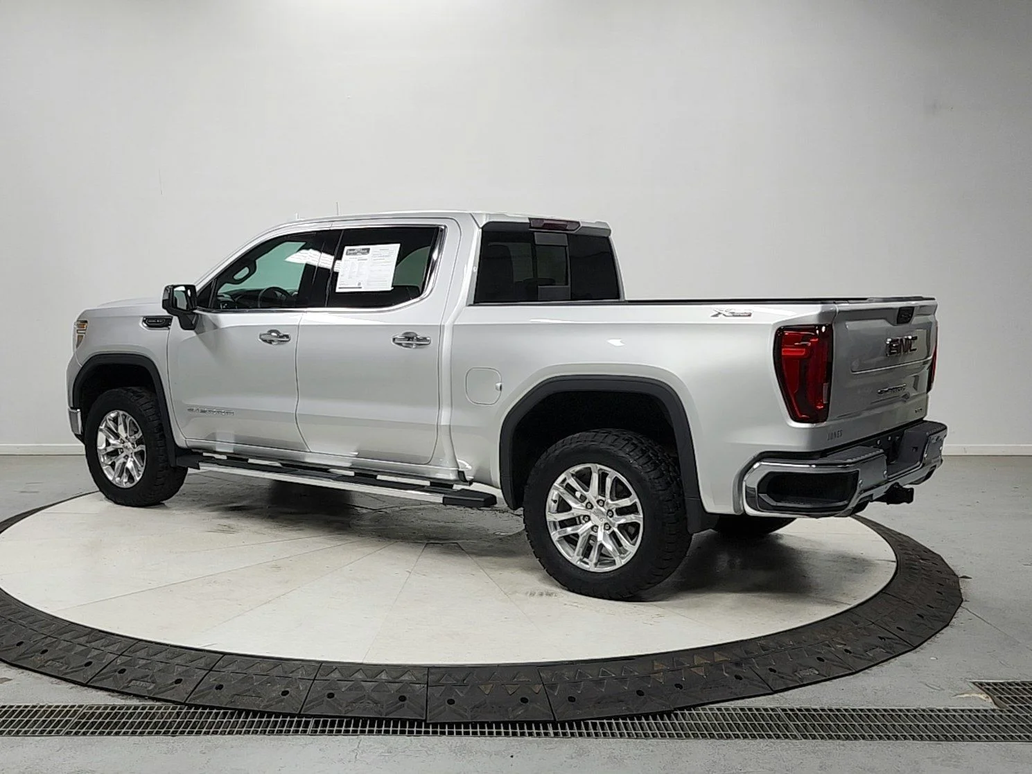 Used 2021 Quicksilver Metallic GMC SLT image 5