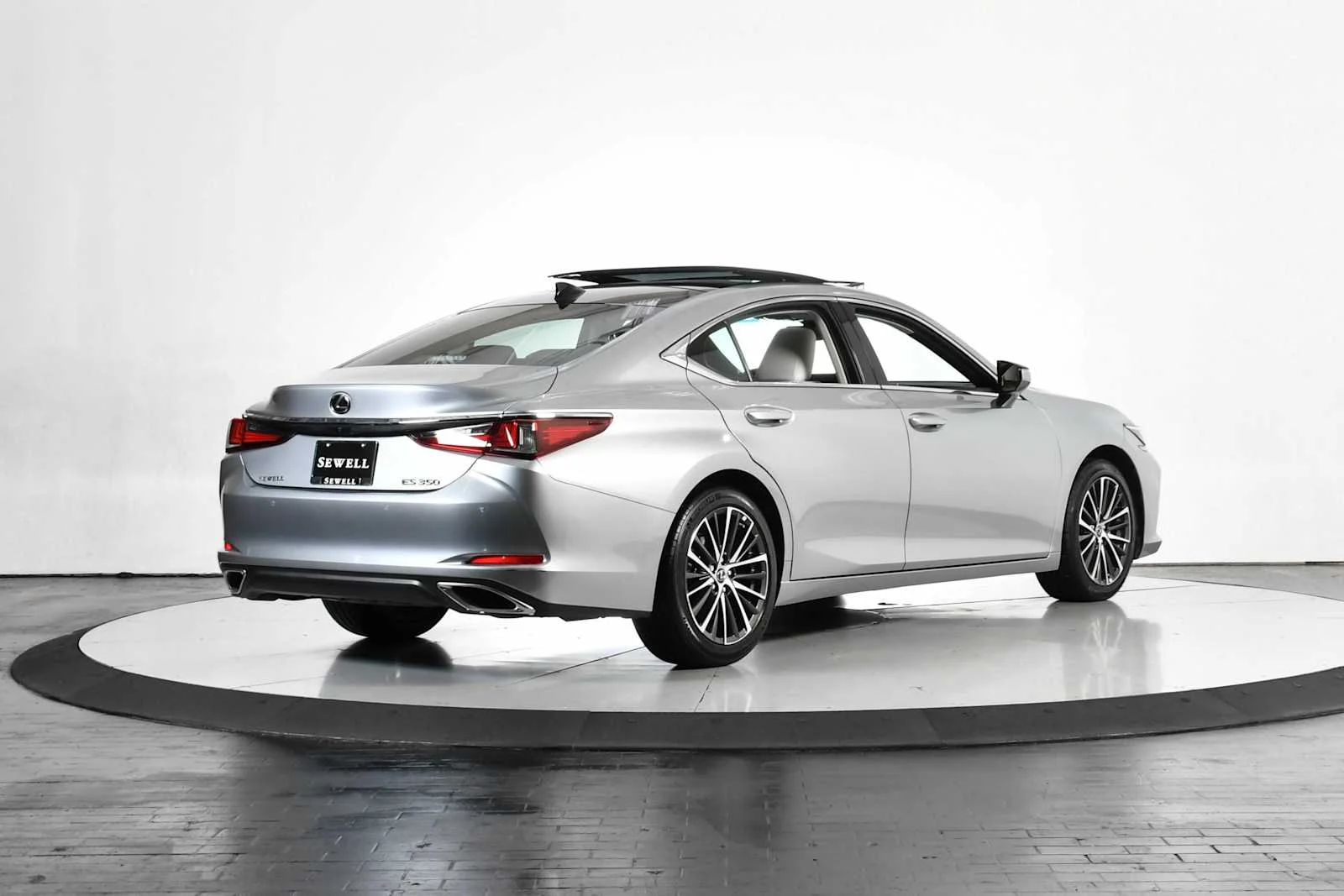 Used 2025 Iridium Lexus  image 7