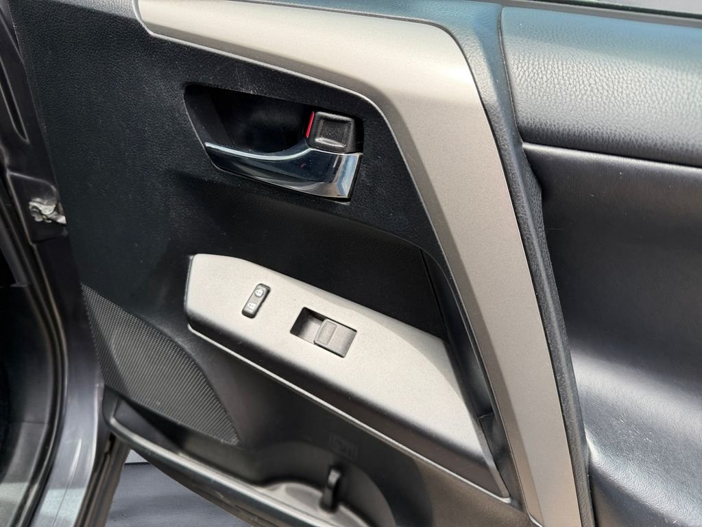 Used 2018 Gray Toyota XLE image 15