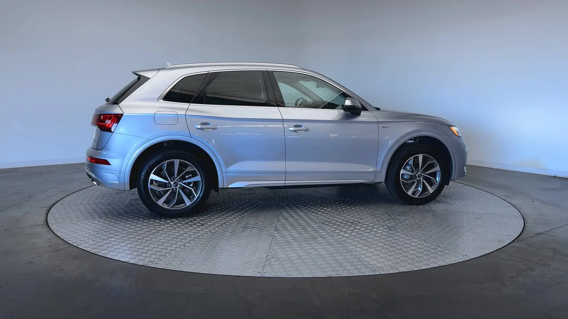 Used 2025 Florett Silver Metallic Audi S line Premium image 9