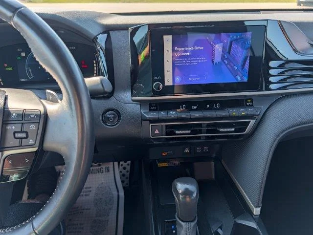 Used 2025  Toyota LE image 17