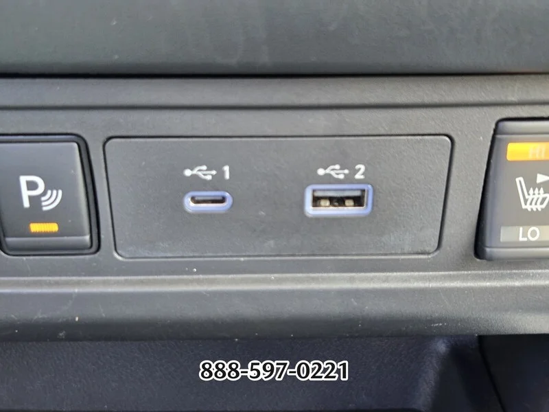 Used 2022 Glacier White NISSAN SV image 27