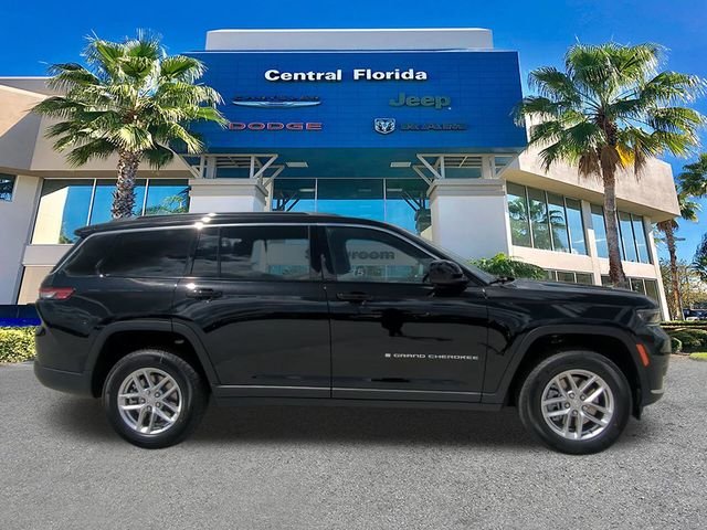 New 2026 Diamond Black Crystal Pearl-Coat Exterior Paint Jeep Laredo image 4
