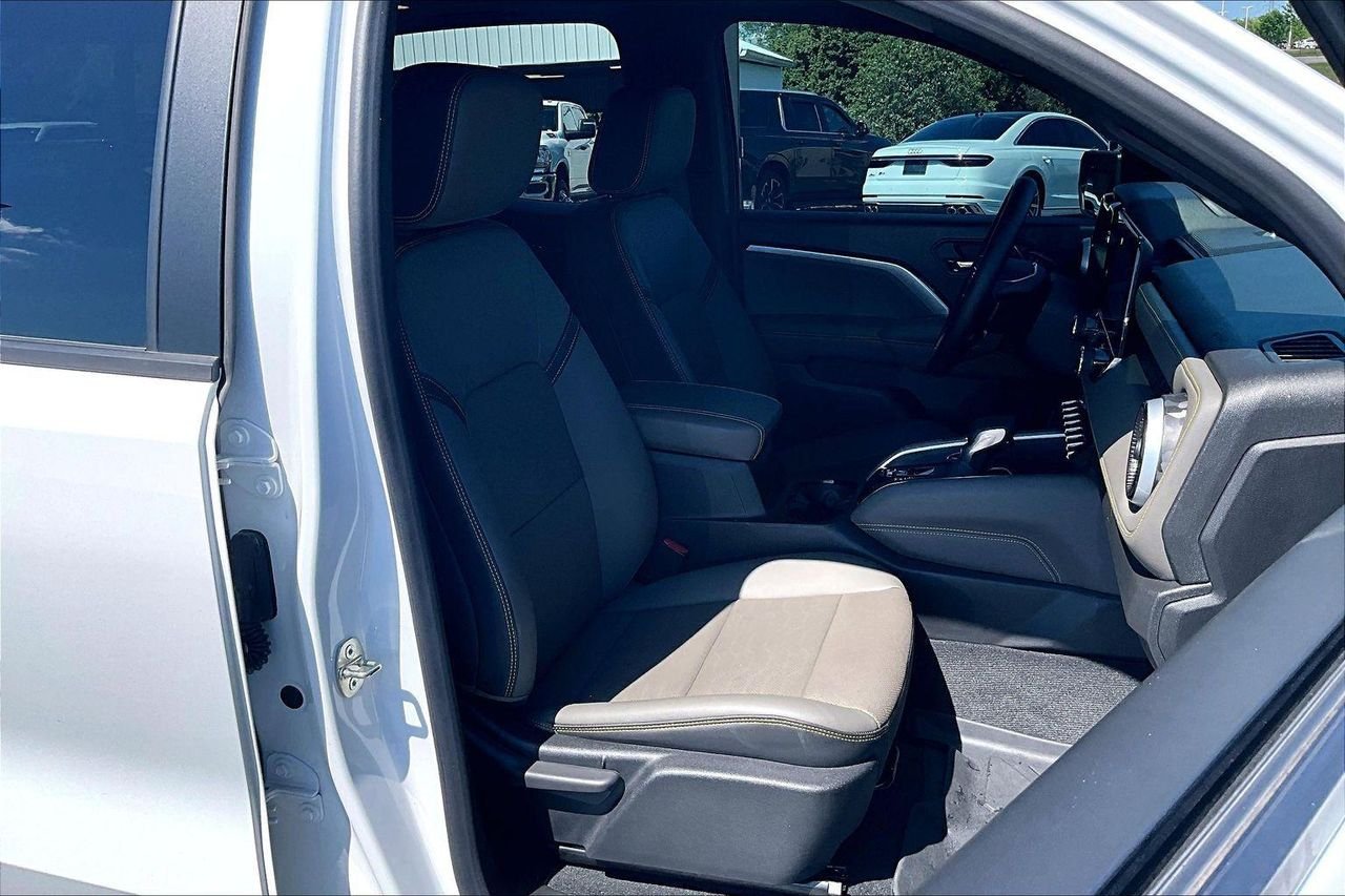 Used 2023 Summit White Chevrolet 4WD Crew Cab Short Box ZR2 image 32
