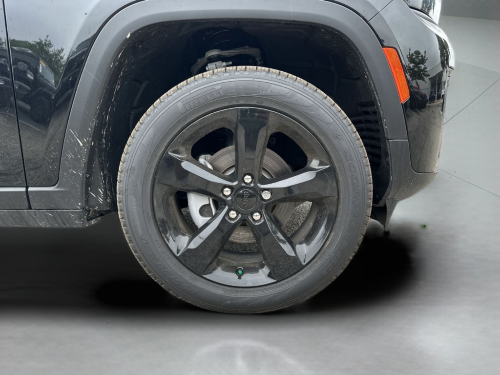 New 2026 Diamond Black Crystal Pearlcoat Jeep Limited image 45
