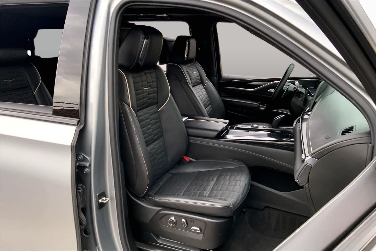 Used 2024 Argent Silver Metallic Cadillac AWD V-Series image 8