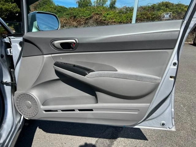 Used 2009 Alabaster Silver Metallic Honda LX image 30