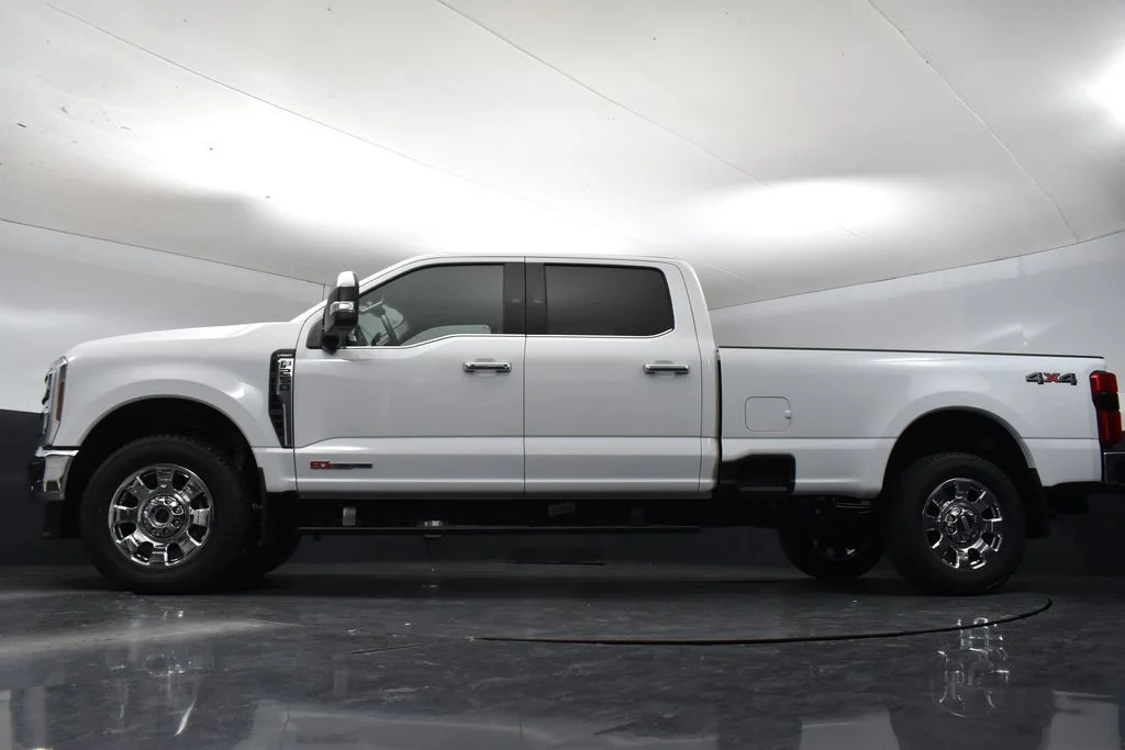New 2027 Oxford White Ford F-250® Lariat® image 30