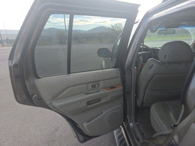 Used 2001 Tan INFINITI Luxury image 13