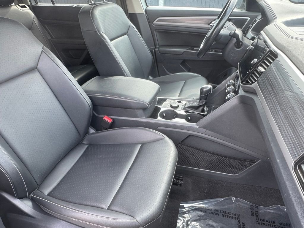 Used 2021 Silver Volkswagen 2.0T SEL image 29