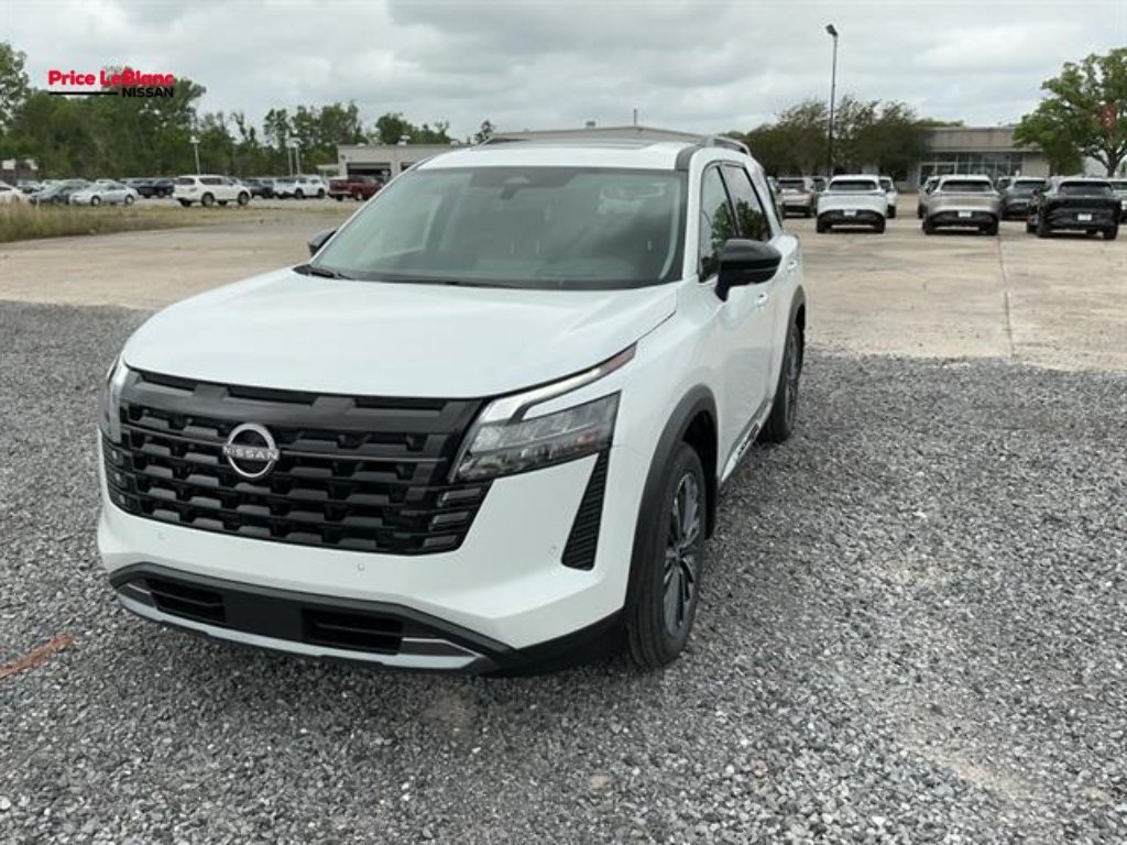 2026 Nissan Pathfinder Platinum 2WD's photo