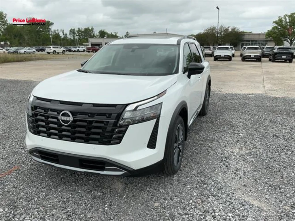 2026 Nissan Pathfinder Platinum 2WD's photo