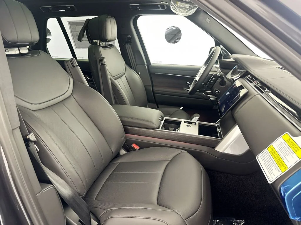 New 2026 Carpathian Grey Land Rover SE image 30