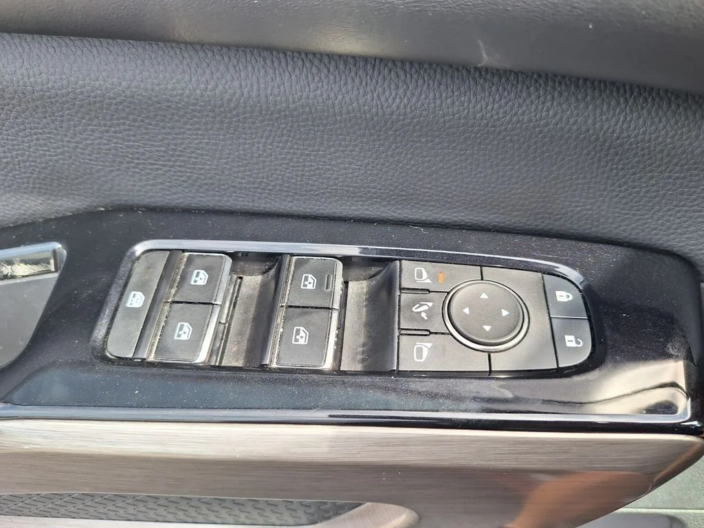 Used 2023 Red Nissan Platinum image 20