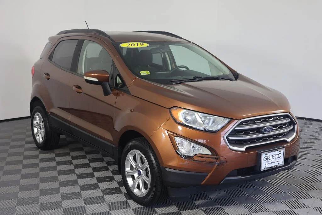 Used 2019 Orange Ford SE image 1