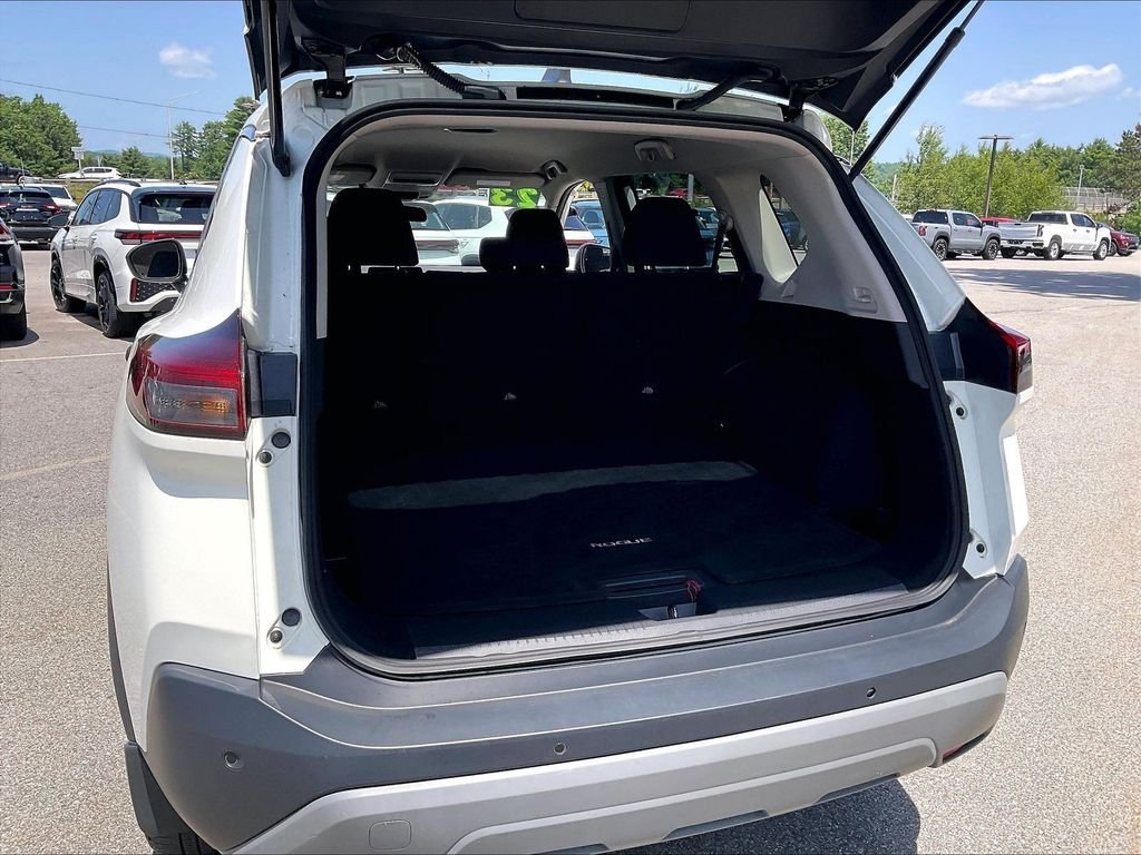 Used 2023 Glacier White Nissan S image 32