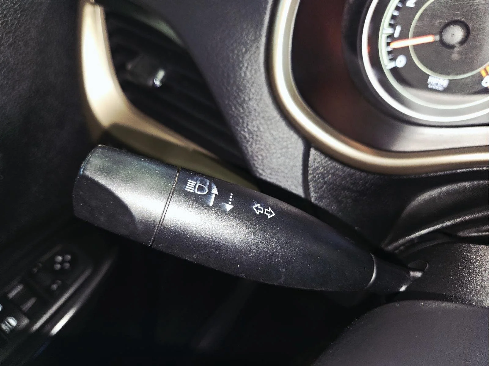 Used 2014 Brilliant Black Crystal Pearlcoat Jeep Limited image 30