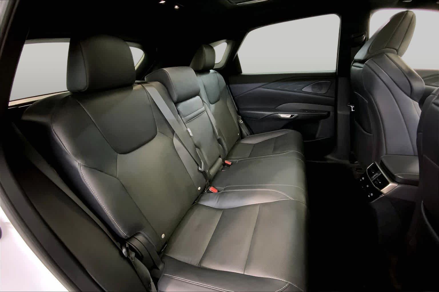 Used 2023 Ultra White Lexus F SPORT Handling image 19
