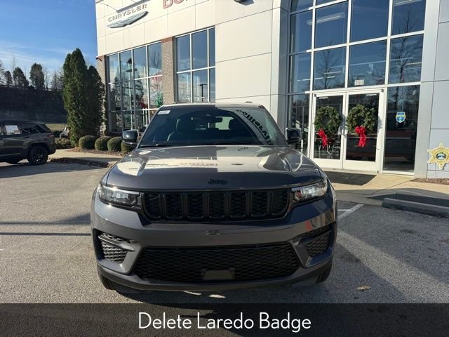 New 2025 Baltic Gray Metallic Clear-Coat Exterior Paint Jeep Altitude X image 9
