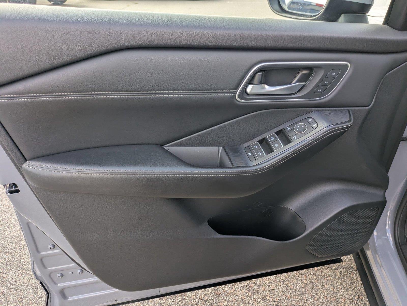 Used 2024 Boulder Gray Pearl Nissan Platinum image 11