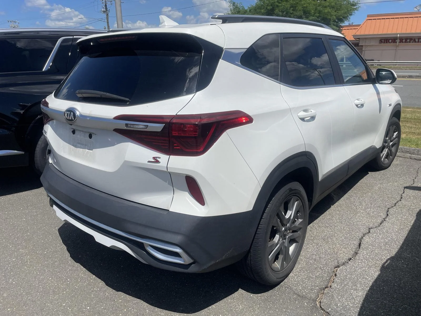 Used 2021 Snow White Pearl Kia S image 6