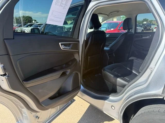 Used 2022 Black Ford SEL image 32