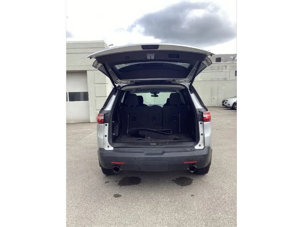 Used 2021 SILVER ICE METALLIC Chevrolet LT Cloth image 10