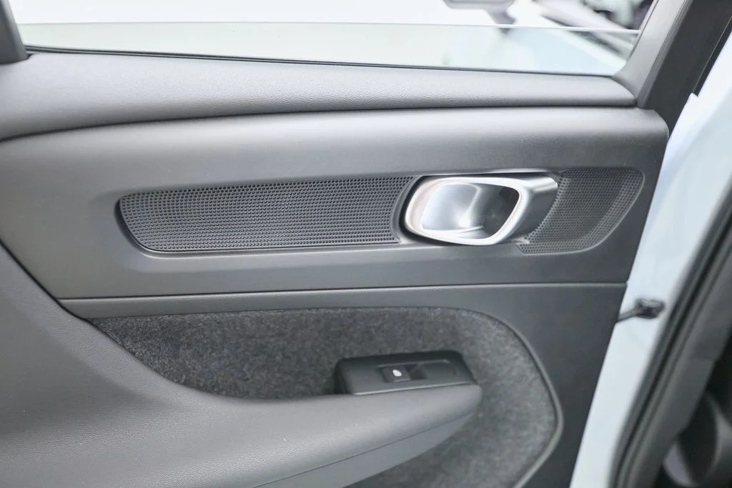 2026 Volvo XC40 Plus - Photo 16