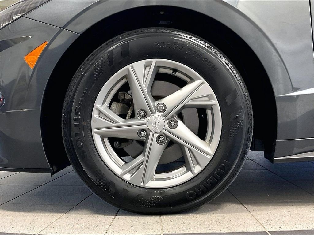 Used 2023 Gray Hyundai SE image 7