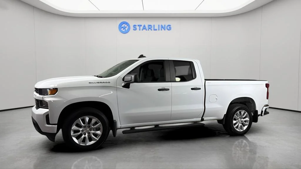 Used 2020 SUMMIT WHITE Chevrolet Custom image 3