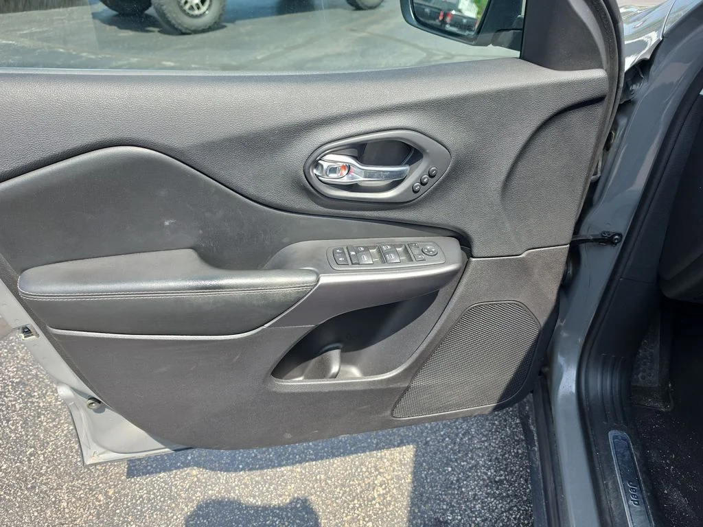 Used 2020 Gray Jeep Limited image 12