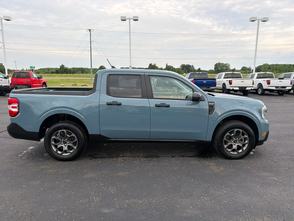 Used 2023 Blue Ford XLT image 6