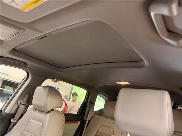 Used 2021 Silver Honda EX-L image 4