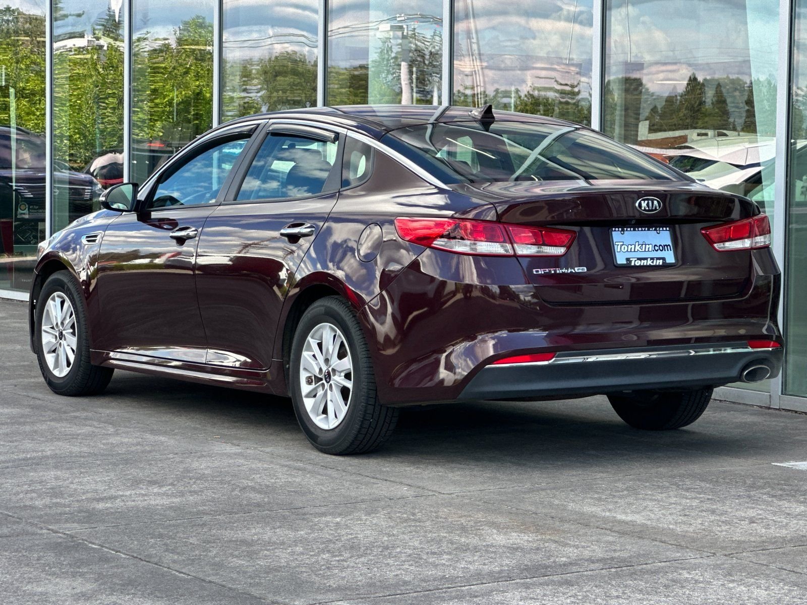 Used 2018 Sangria Kia LX image 4