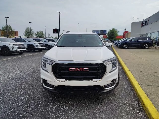 Used 2023 White GMC SLE image 2