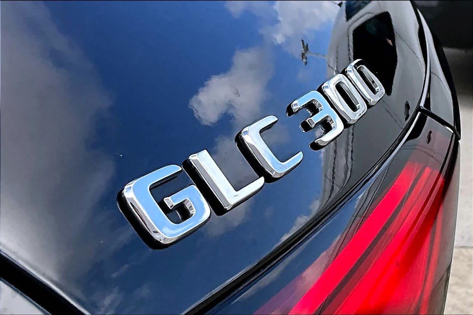 Used 2025 Black Mercedes-Benz GLC 300 image 28