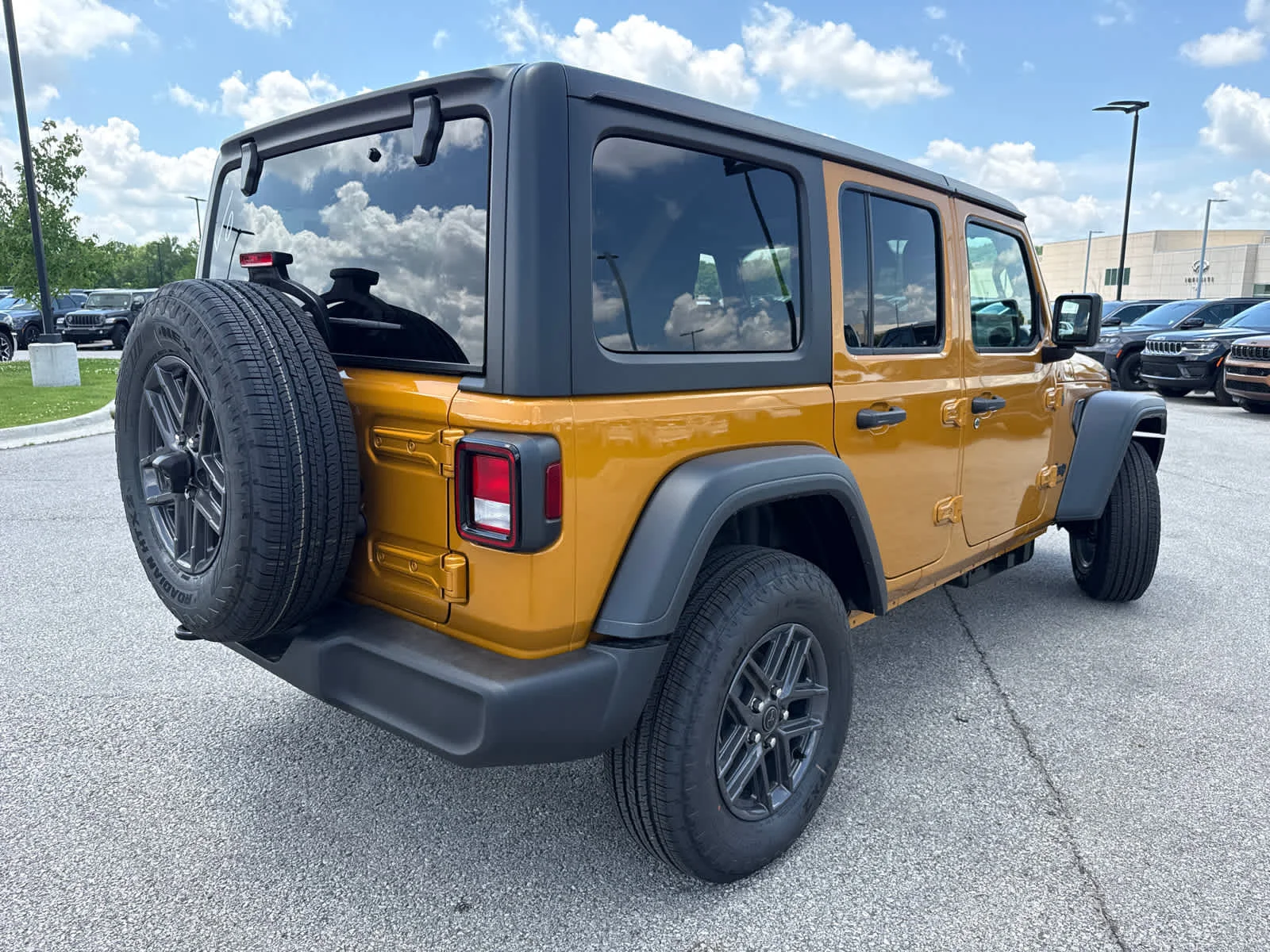 New 2026 Goldilocks Jeep Sport S image 9