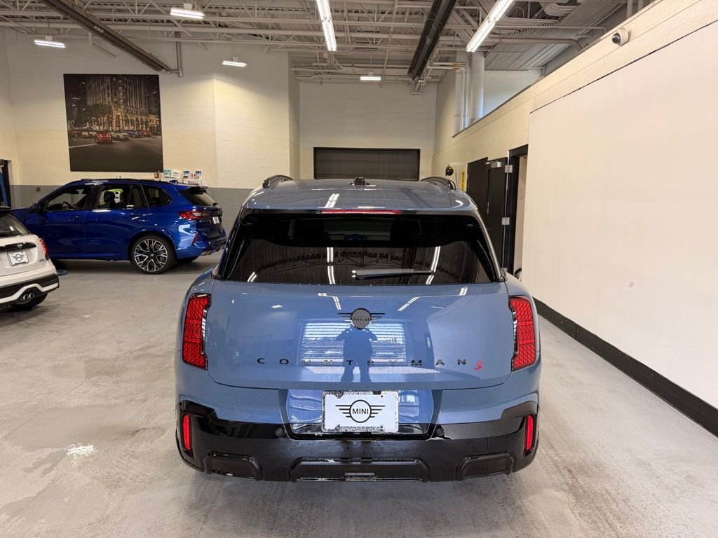 New 2027 Slate Blue Metallic MINI  image 4