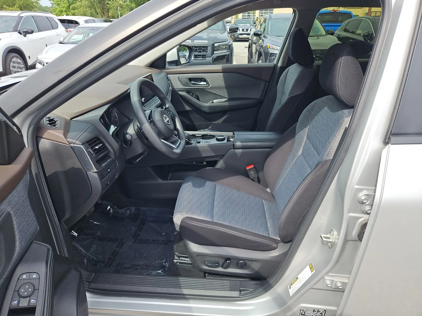 Used 2023 Silver Nissan SV image 9