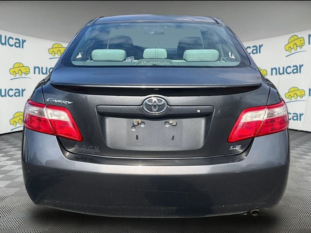 Used 2009 Gray Toyota LE image 3