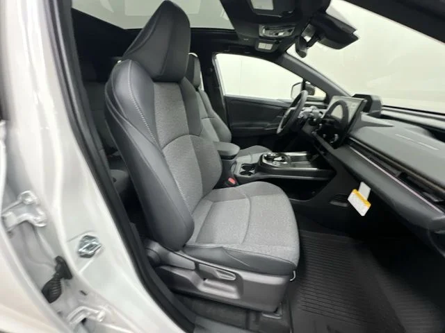 New 2026 Wind Chill Pearl <sup>1</sup> Toyota  XLE image 29