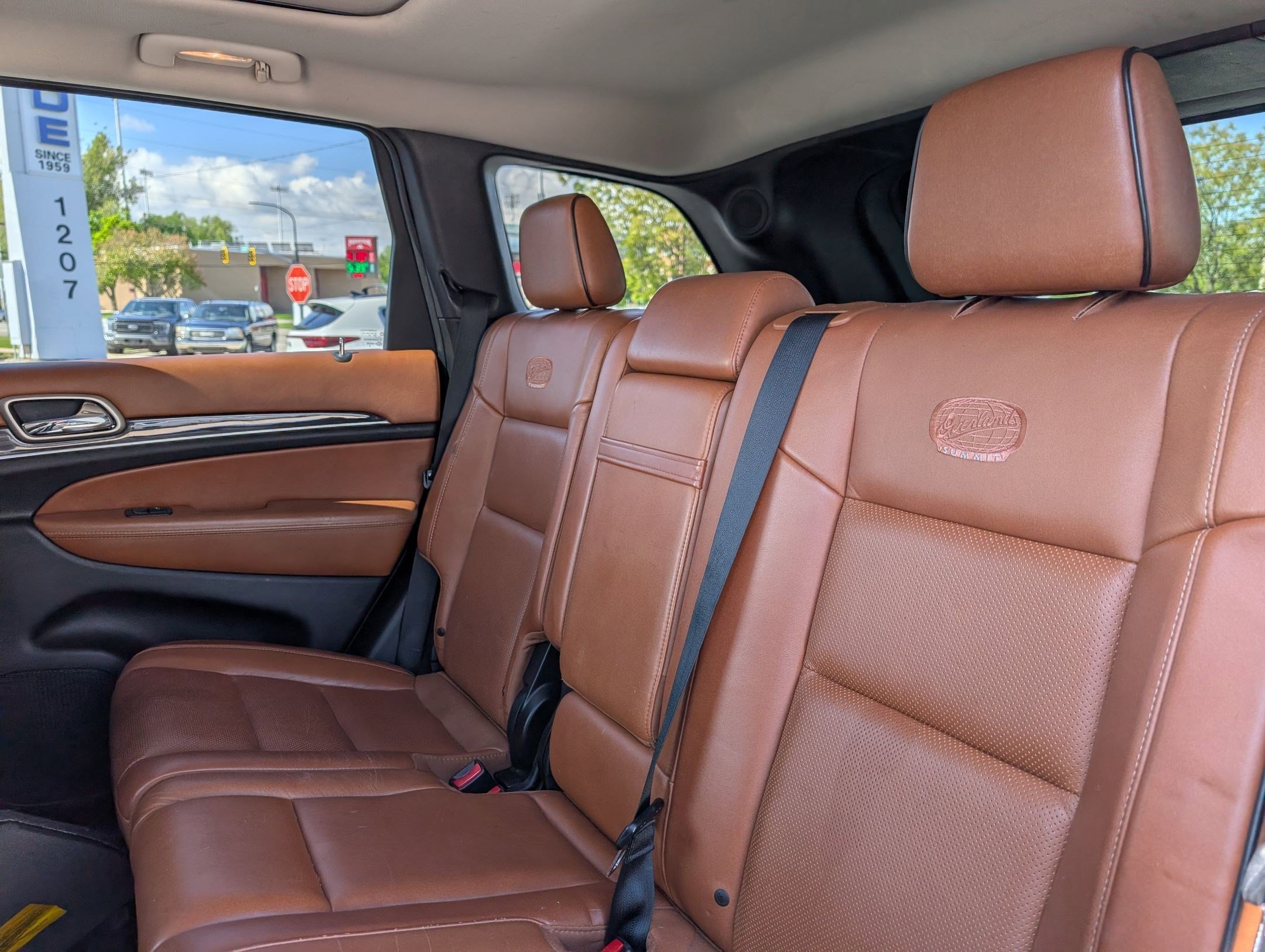 Used 2011 Mineral Gray Metallic Jeep Overland Summit image 28