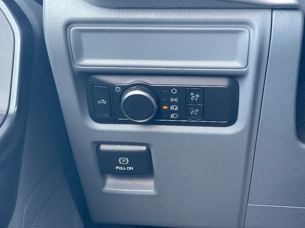 Used 2022 Oxford White Ford XL image 12
