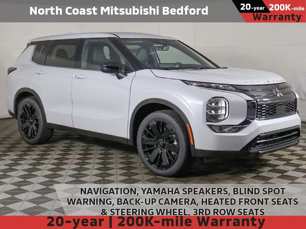 2026 Mitsubishi Outlander LE FWD's photo
