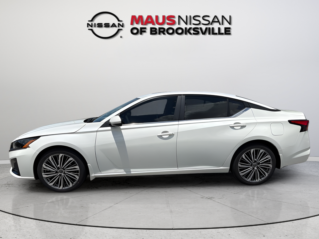 New 2026 White Nissan 2.5 SV image 5