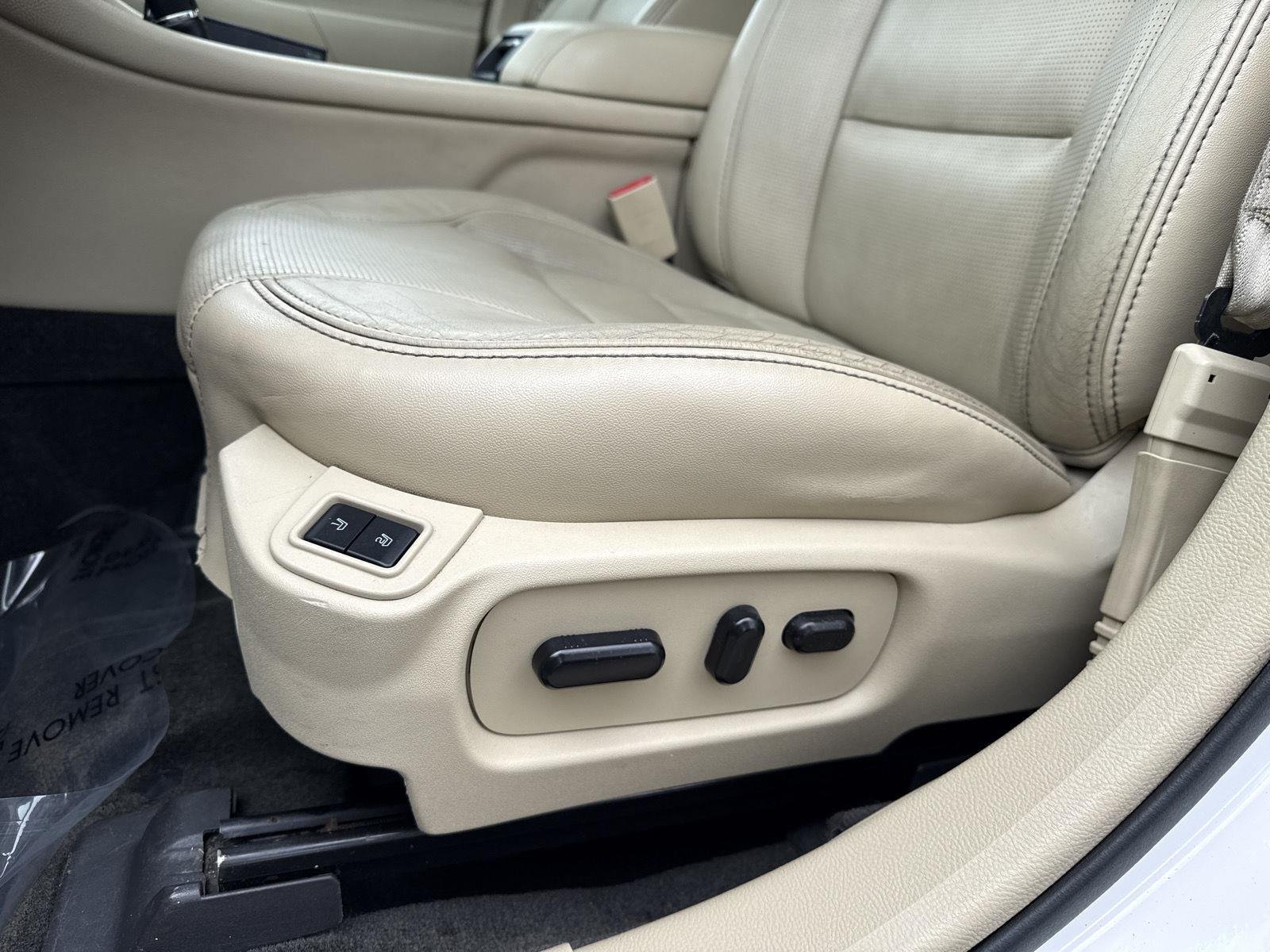 Used 2016 White Platinum Metallic Tri-Coat Ford Limited image 16