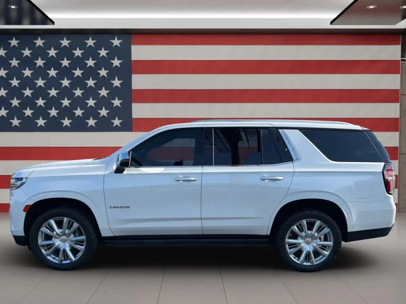 Used 2022 White Chevrolet Premier Sport Utility 4D image 3